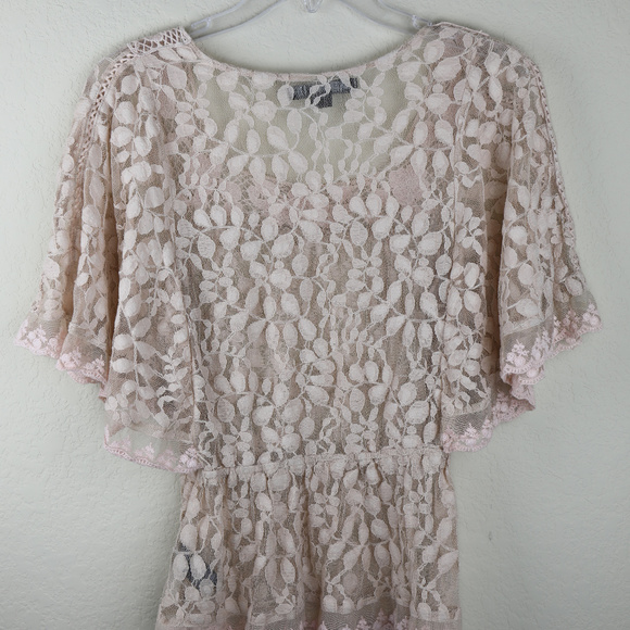 2/$7 ♦️Forever 21 Cream/Blush Lace Top - Picture 2 of 4